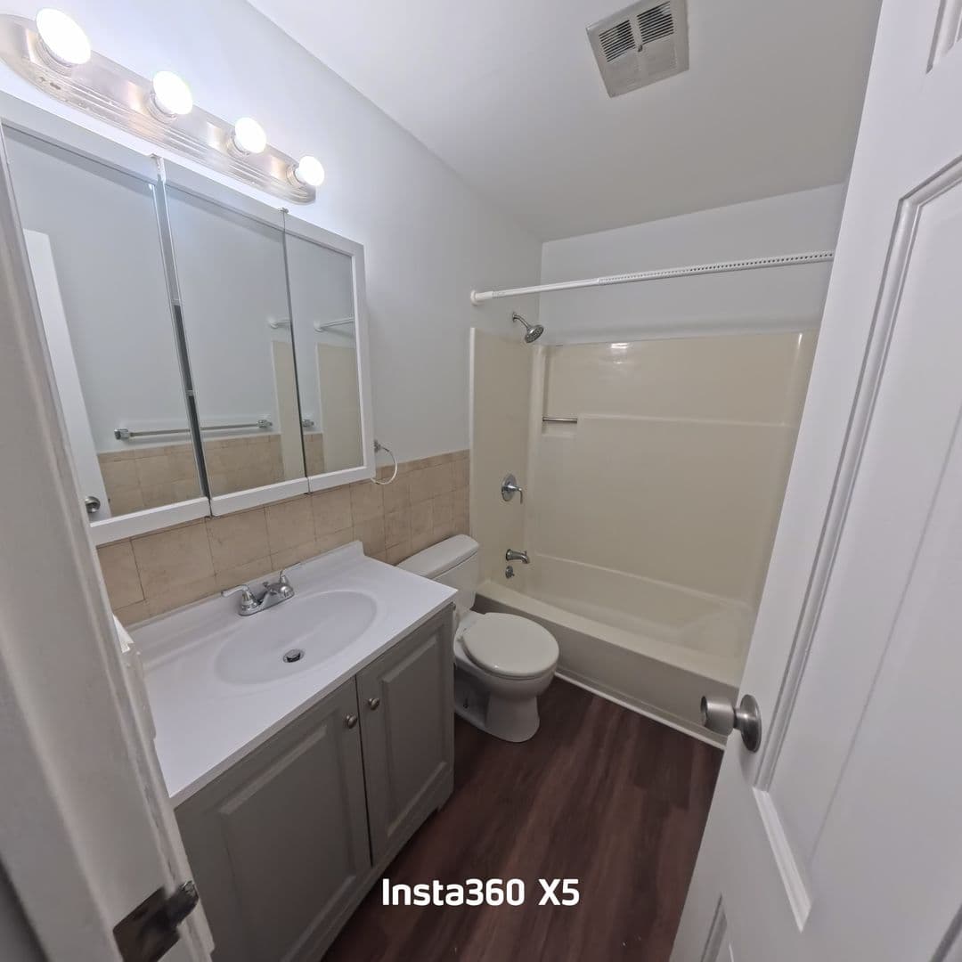Stratford Apartment: 3699 Broadbridge Ave