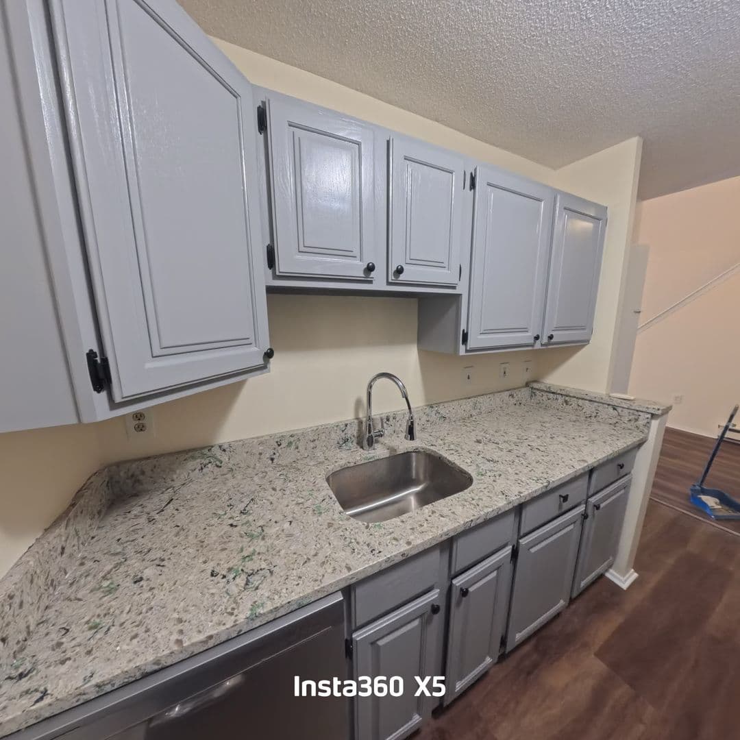 Stratford Apartment: 3699 Broadbridge Ave