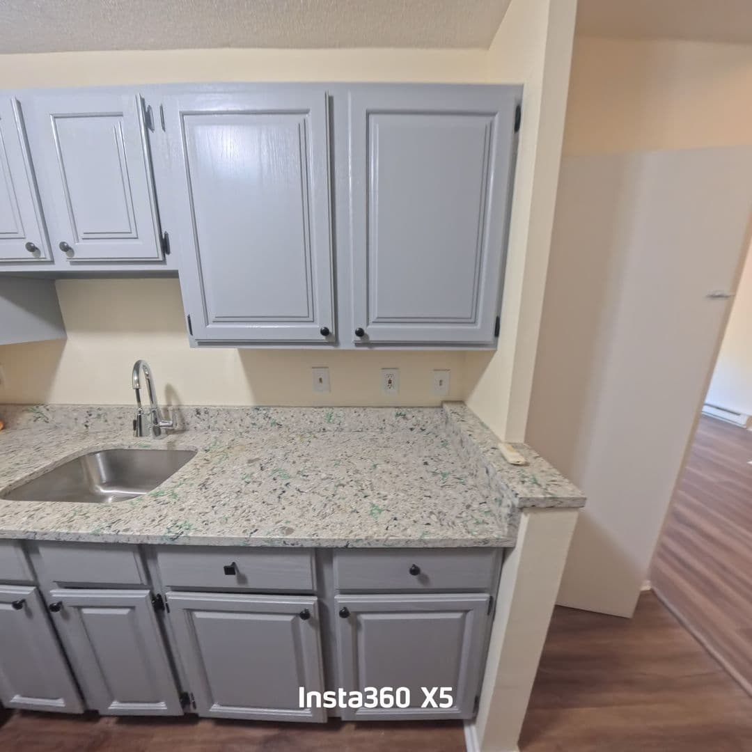 Stratford Apartment: 3699 Broadbridge Ave