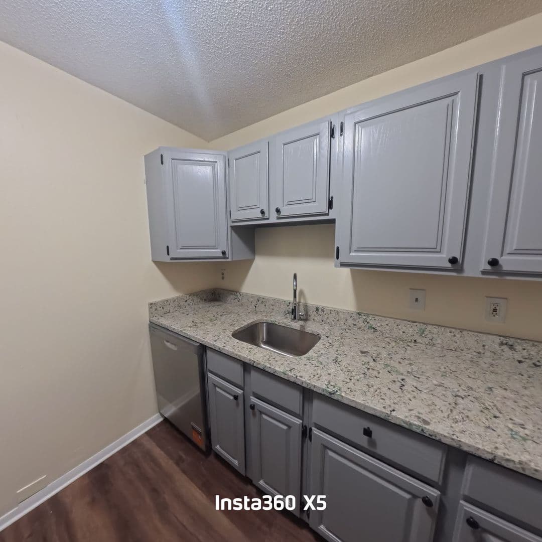 Stratford Apartment: 3699 Broadbridge Ave