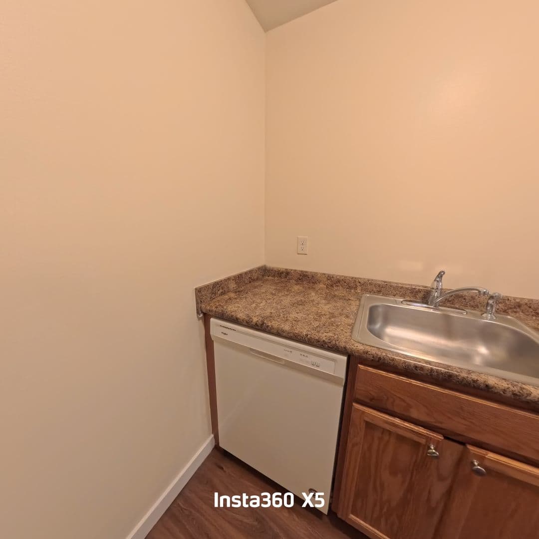 Stratford Apartment: 3699 Broadbridge Ave