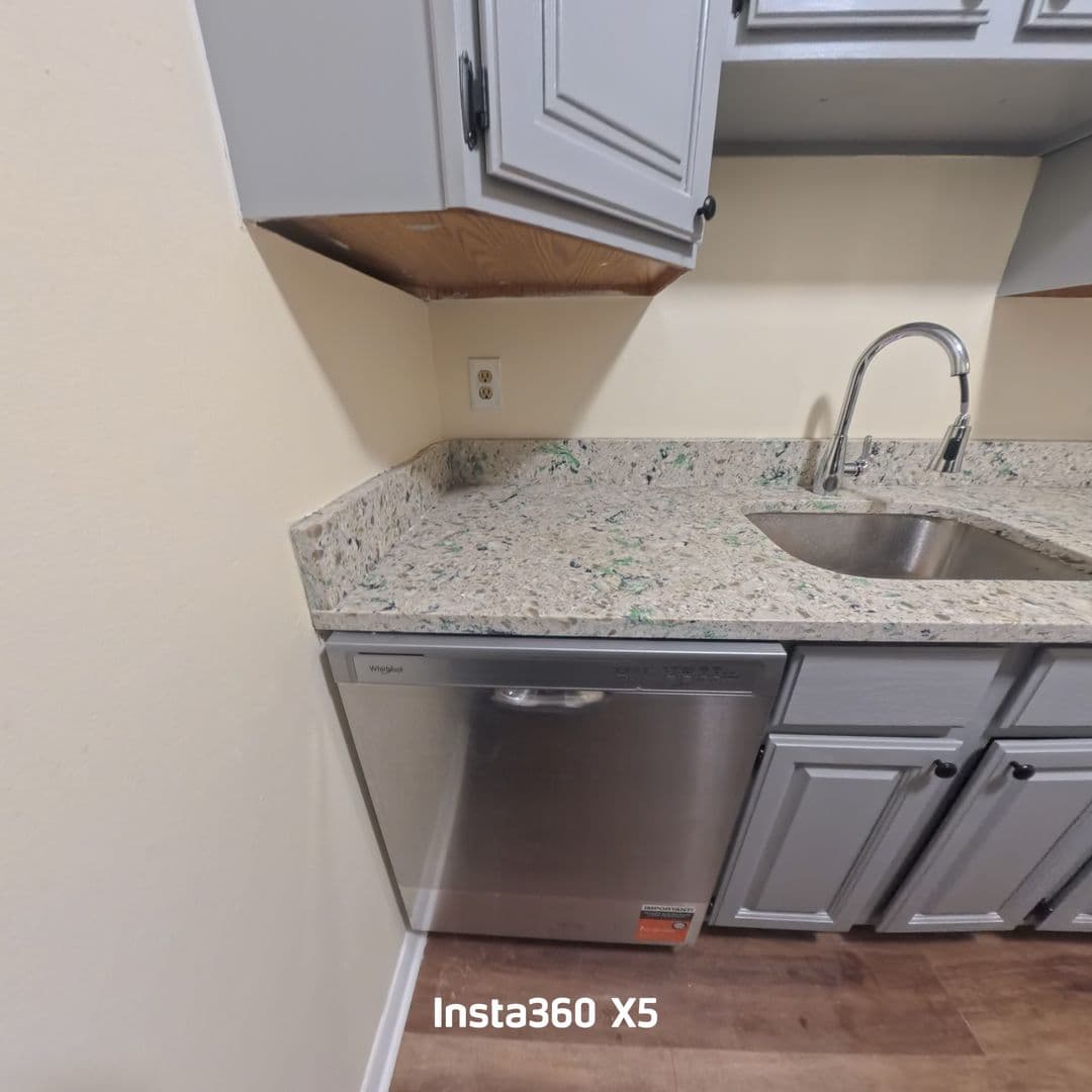 Stratford Apartment: 3699 Broadbridge Ave