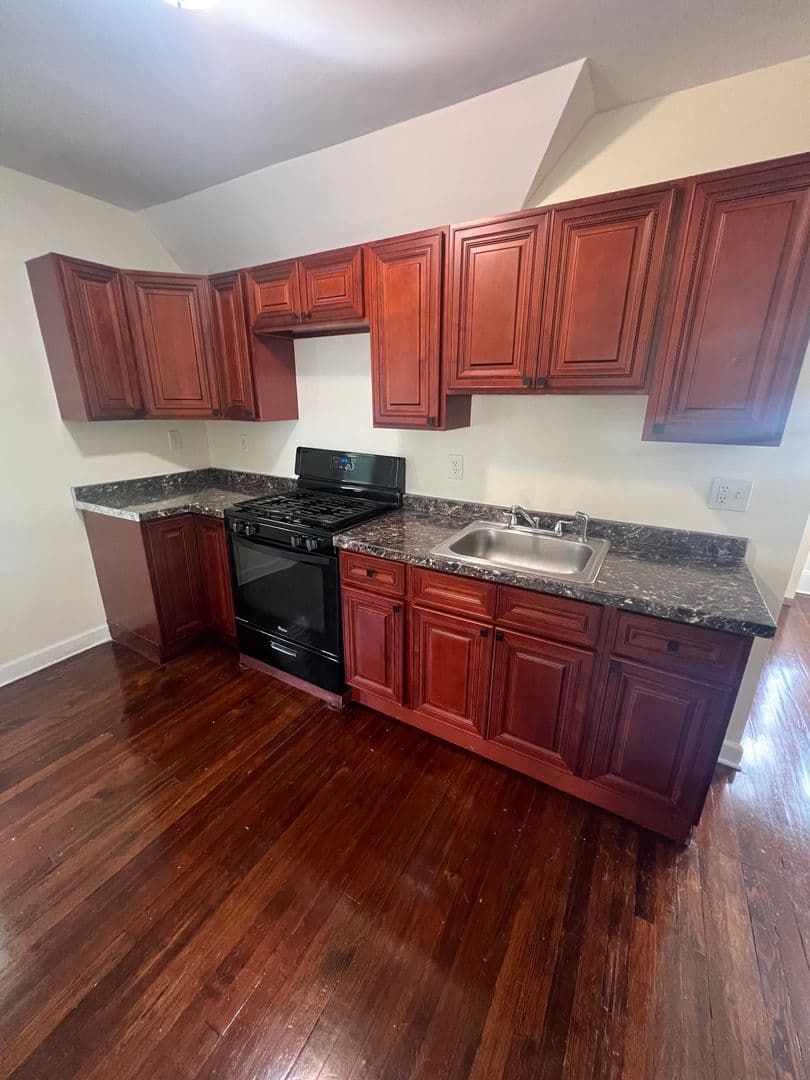 Bridgeport Apartment: 65-67 Fox St