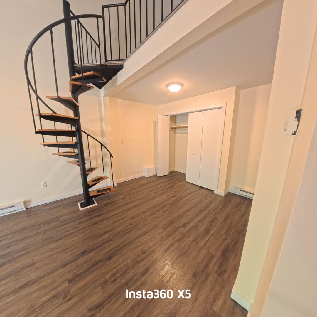 Stratford Apartment: 3699 Broadbridge Ave