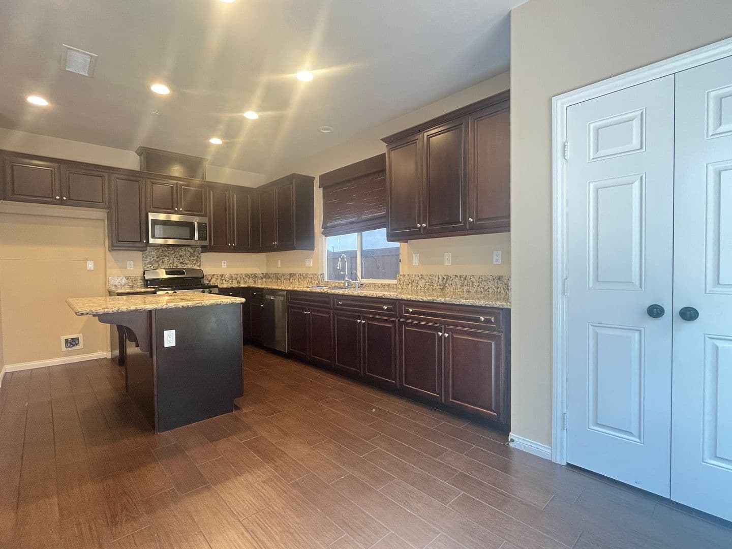 Vista House: 790 Arbor Glen Ln