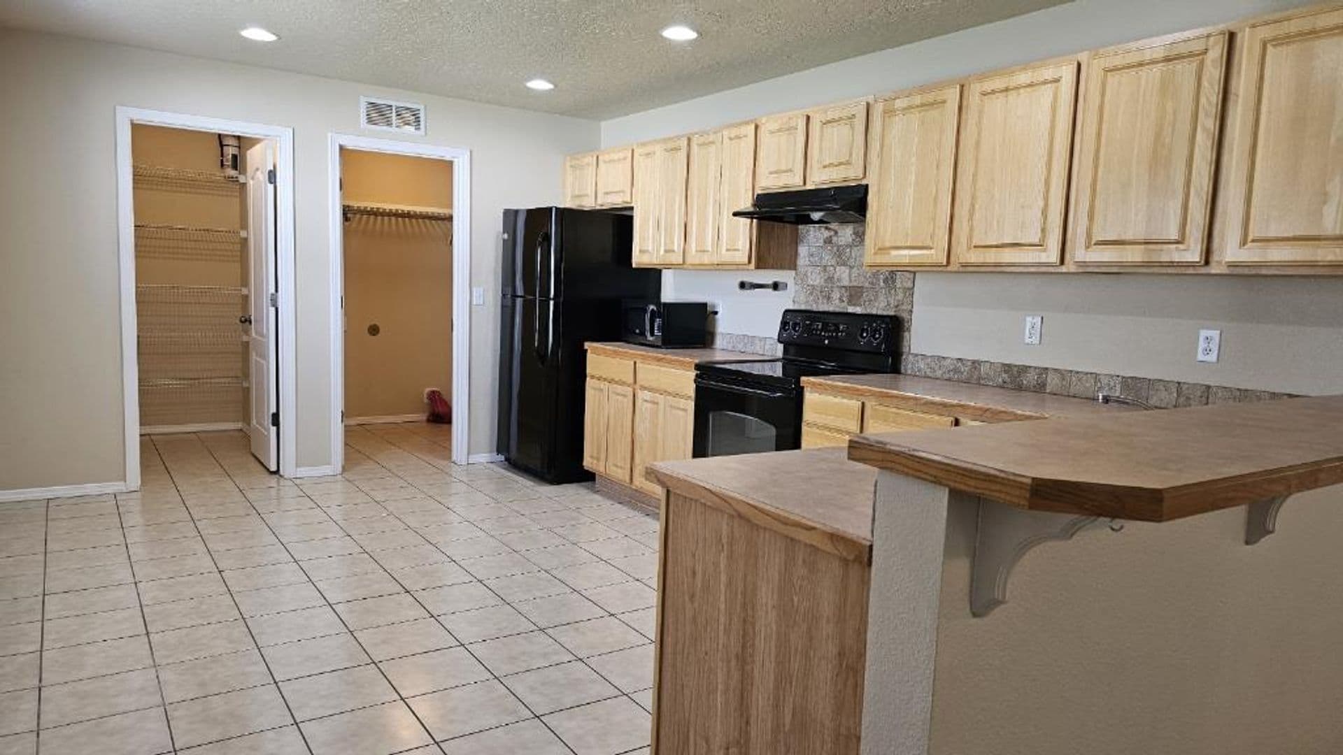 Kuna House: 304 E Ivy Glade St