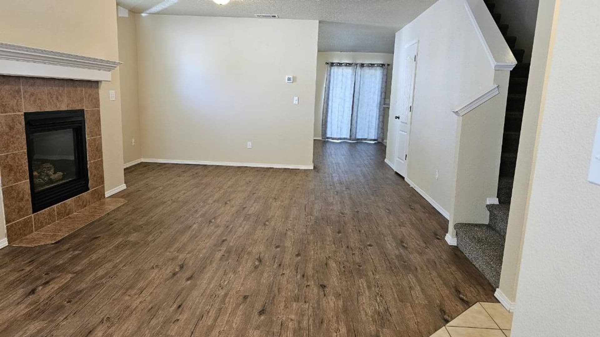 Kuna House: 304 E Ivy Glade St