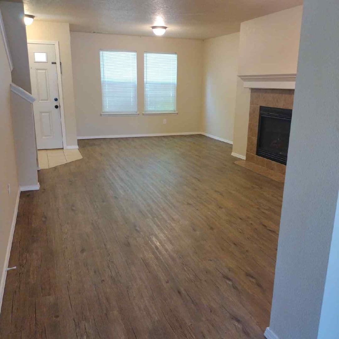 Kuna House: 304 E Ivy Glade St