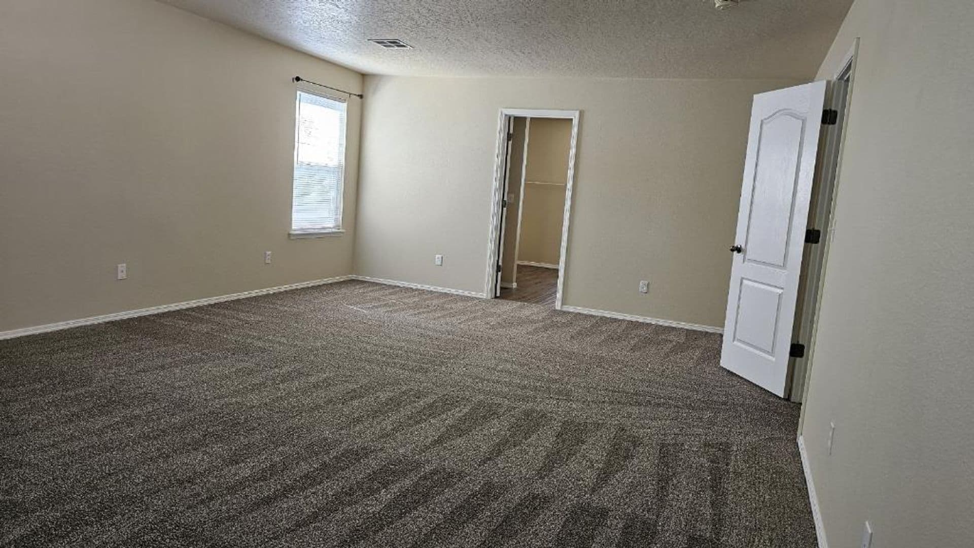 Kuna House: 304 E Ivy Glade St