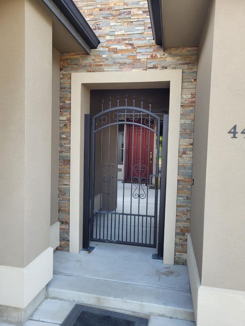 Meridian House: 4446 N. Abruzzo Ave.