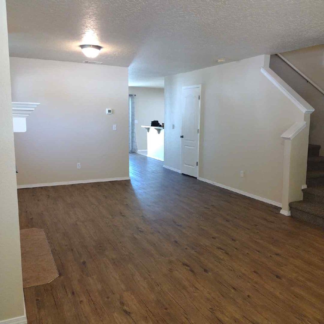 Kuna House: 304 E Ivy Glade St