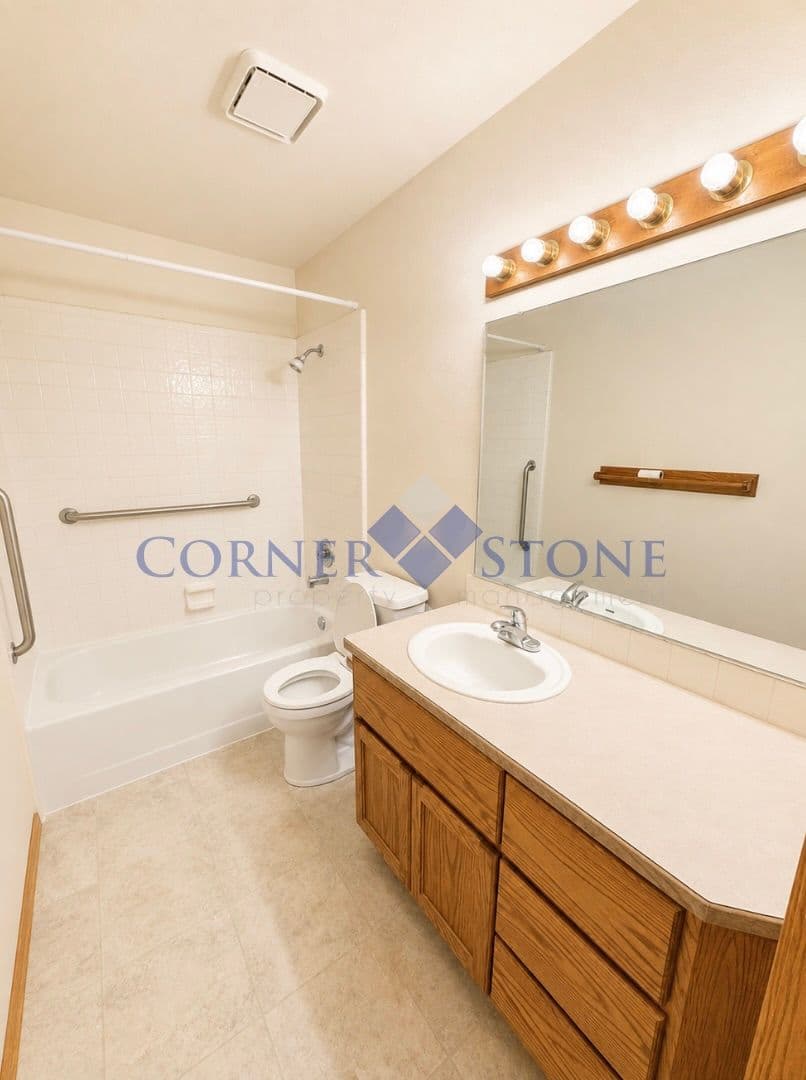Boise House: 5537 N Tumbleweed Place