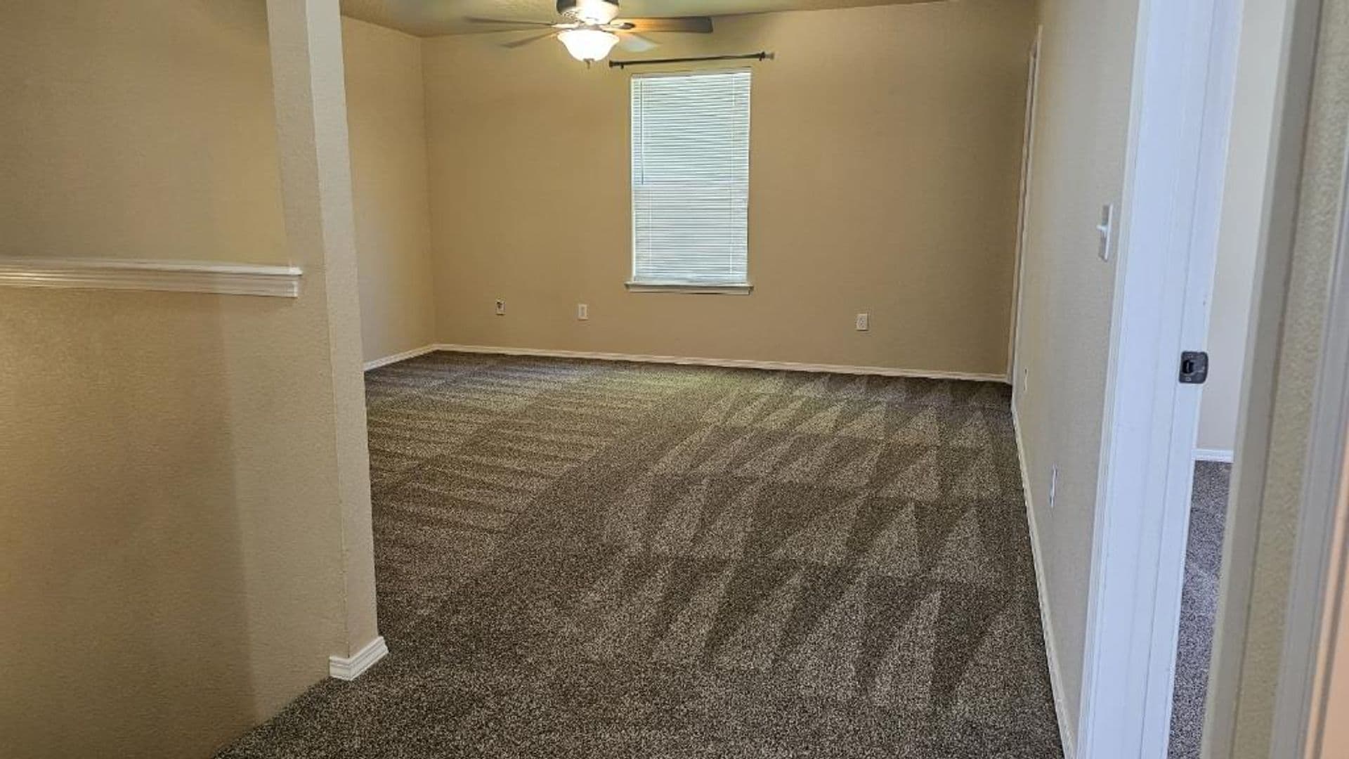 Kuna House: 304 E Ivy Glade St