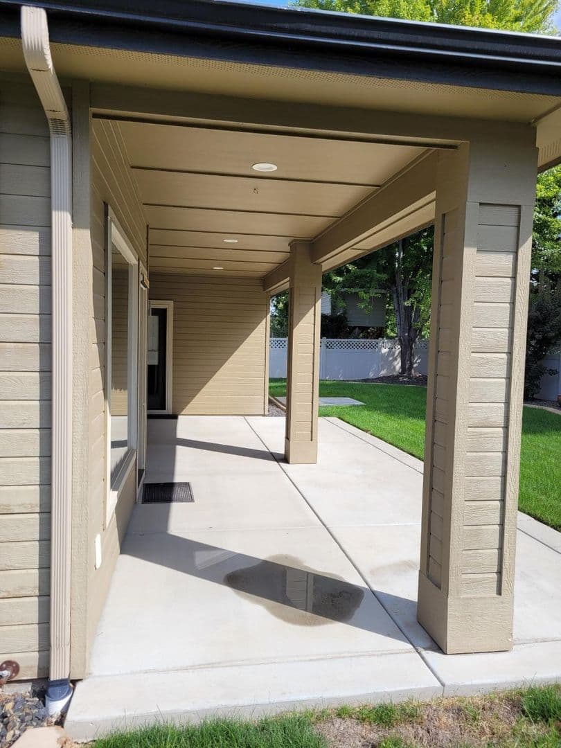Meridian House: 4446 N. Abruzzo Ave.