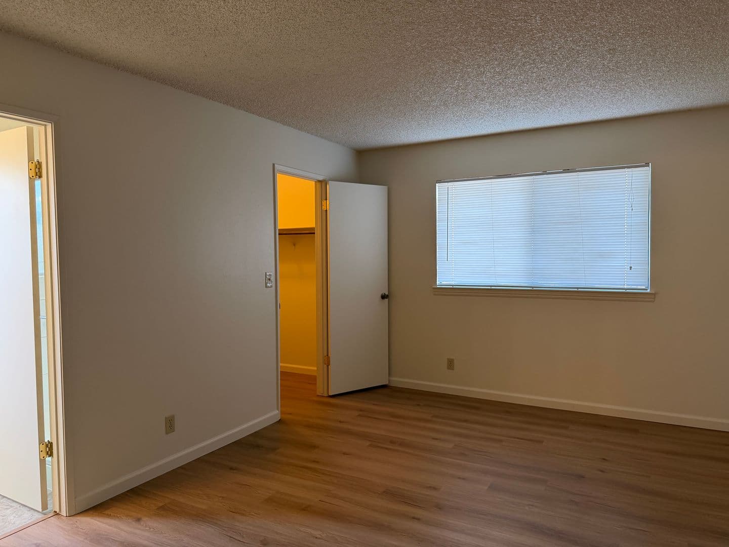 Roseville House: 1730 Kent Street #B