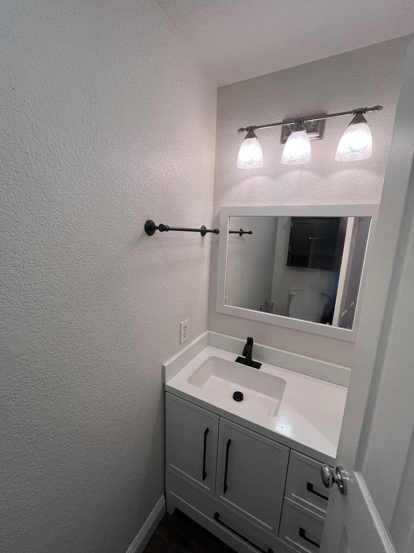 Roseville House: 124 Sky Ridge Court