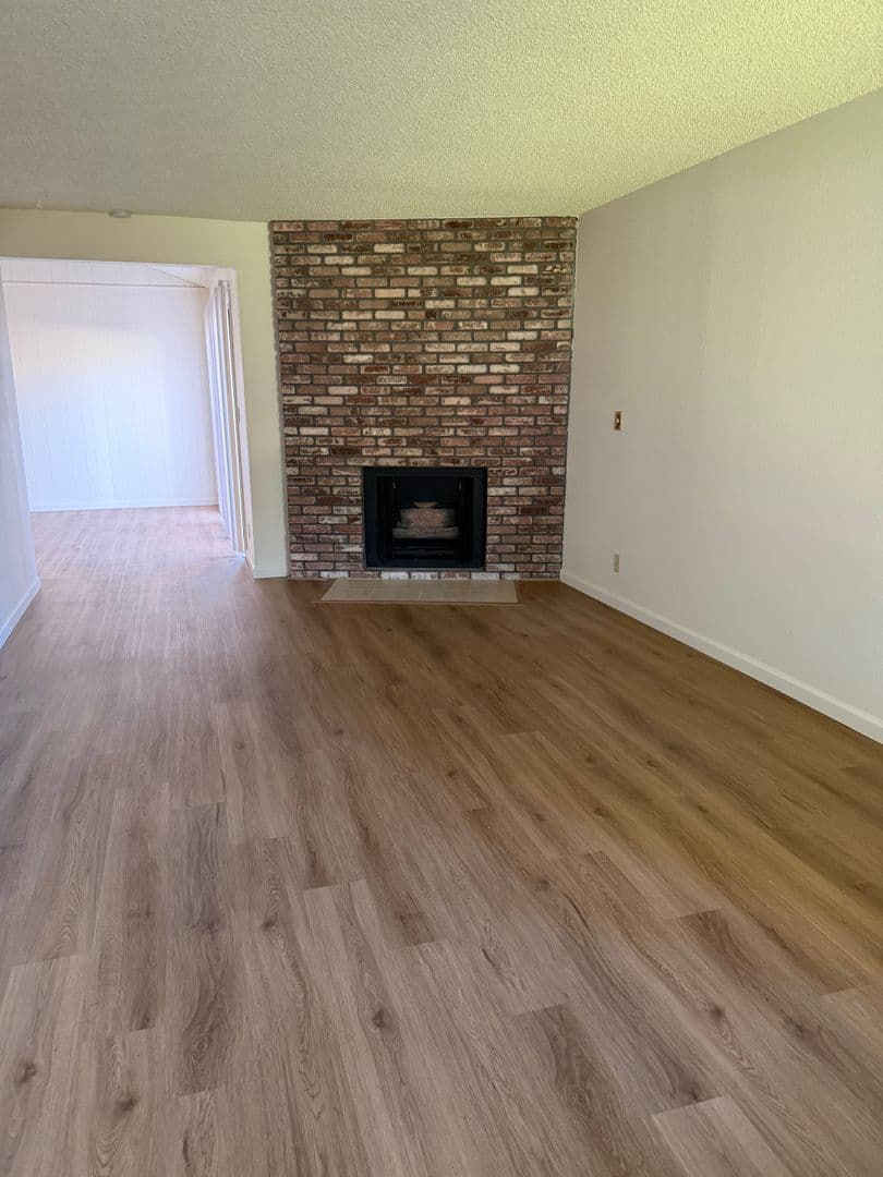 Roseville House: 1730 Kent Street #B