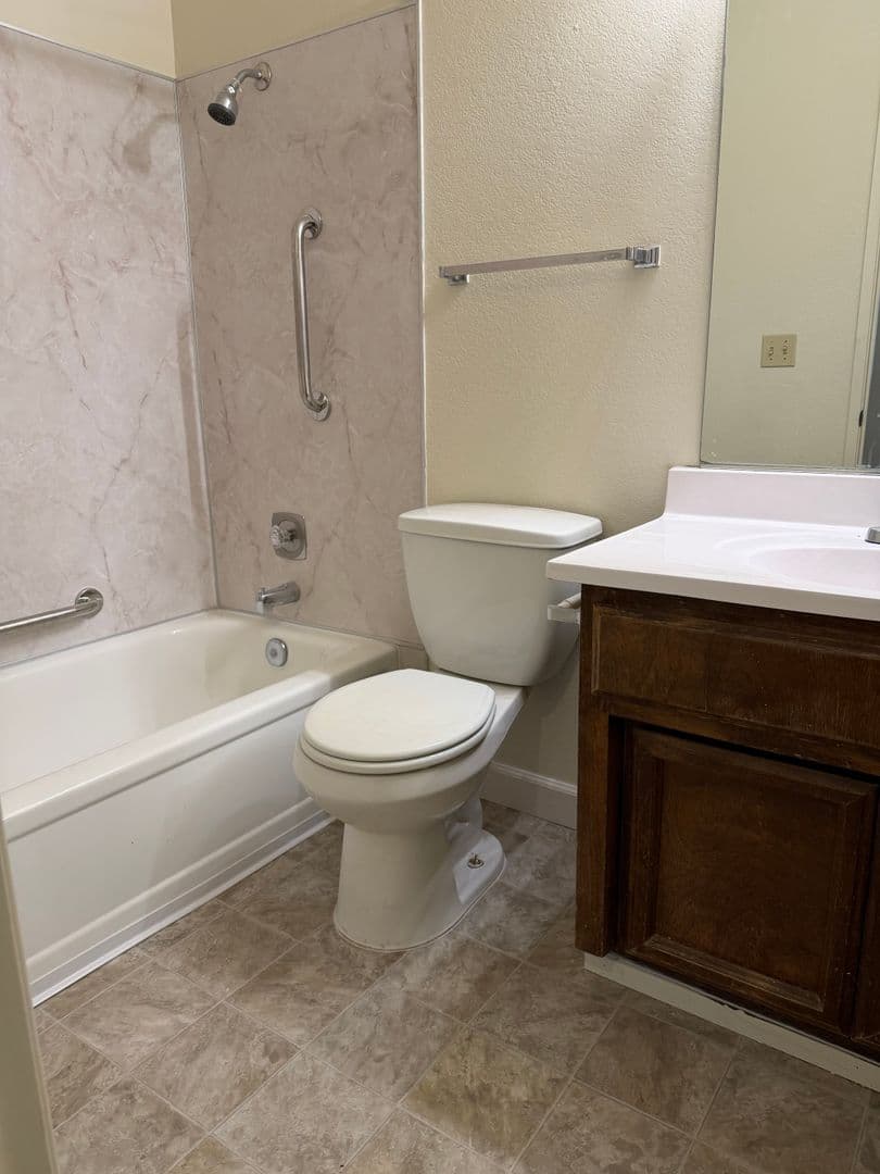 Roseville House: 1730 Kent Street #B