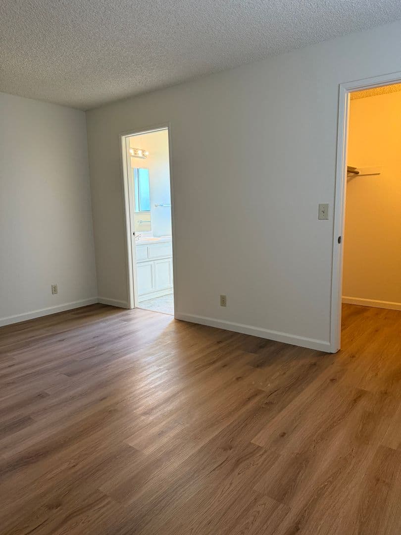 Roseville House: 1730 Kent Street #B