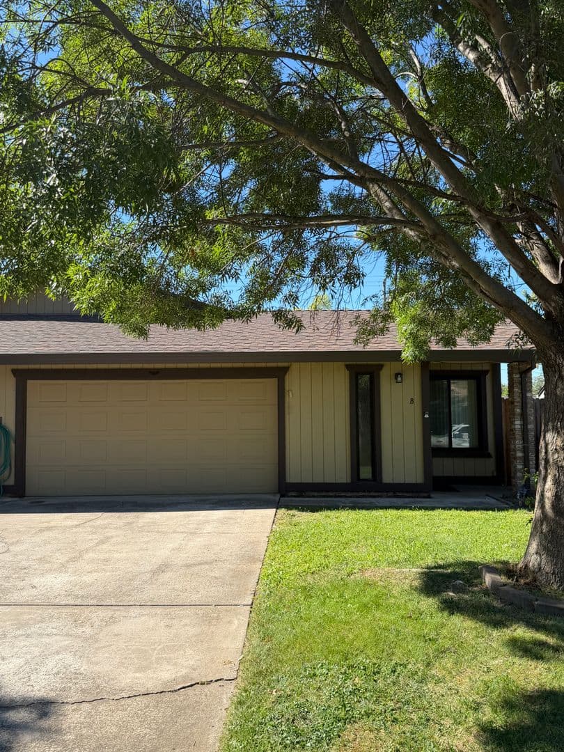 Roseville House: 1730 Kent Street #B
