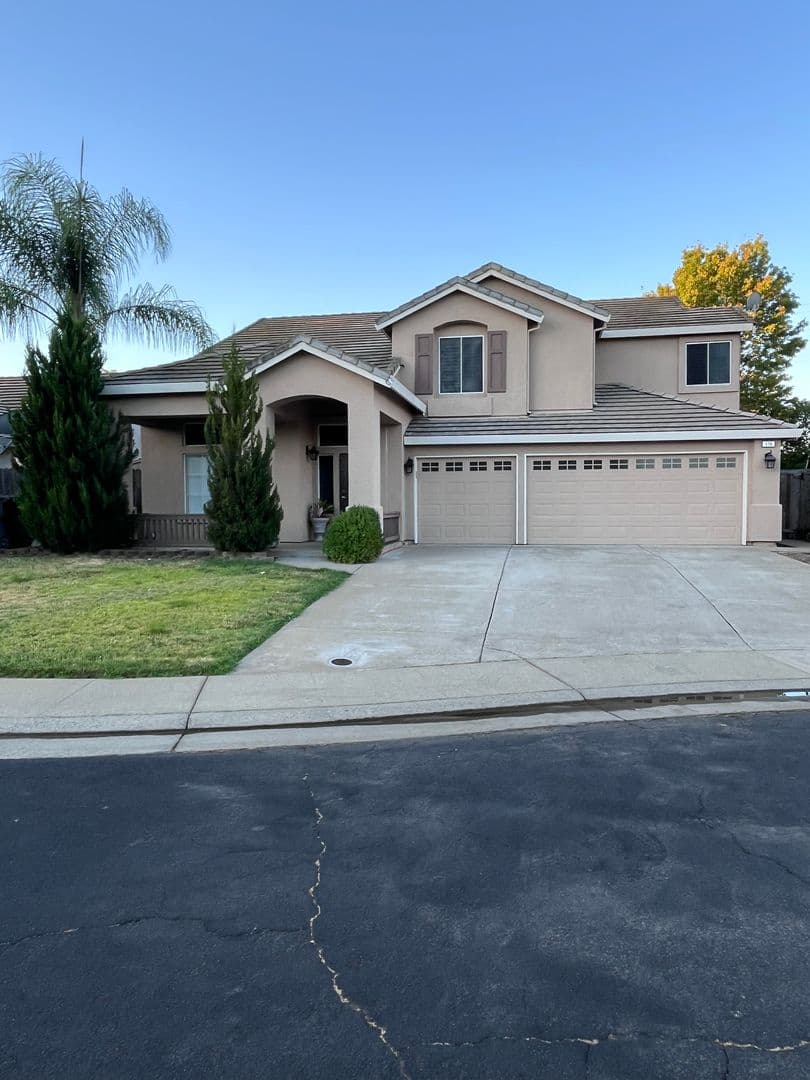 Roseville House: 124 Sky Ridge Court