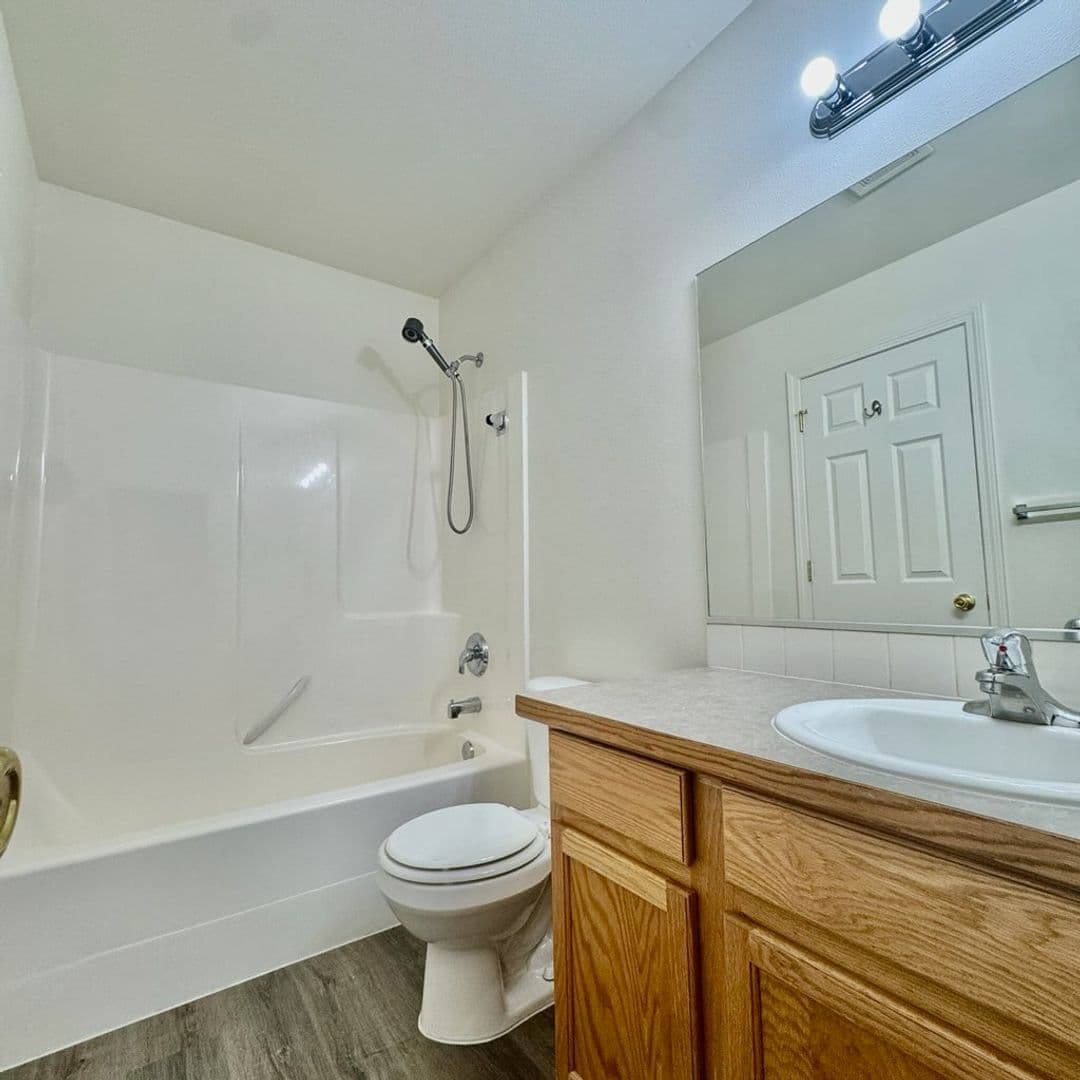 Coeur d' Alene Apartment: 382,84,86,88 Leadora Ln.