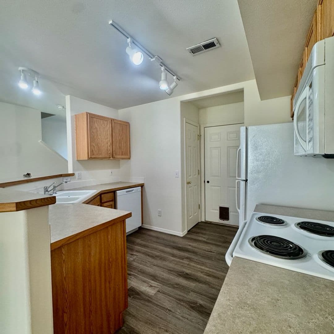 Coeur d' Alene Apartment: 382,84,86,88 Leadora Ln.