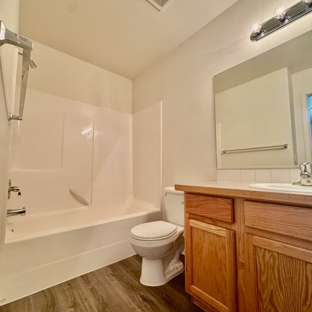 Coeur d' Alene Apartment: 382,84,86,88 Leadora Ln.