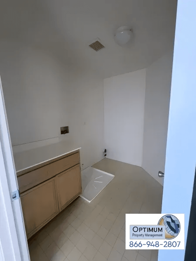 Victorville House: 15952 Greyrock St.