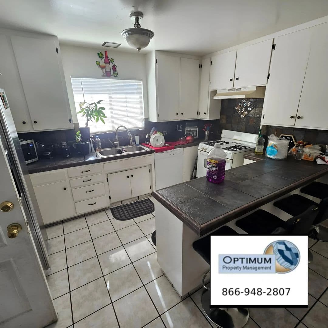 Victorville House: 16276 Yucca Ave