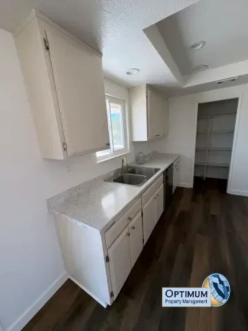 Hesperia House: 9295 Verdugo Ave