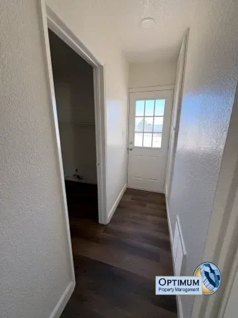 Hesperia House: 9295 Verdugo Ave