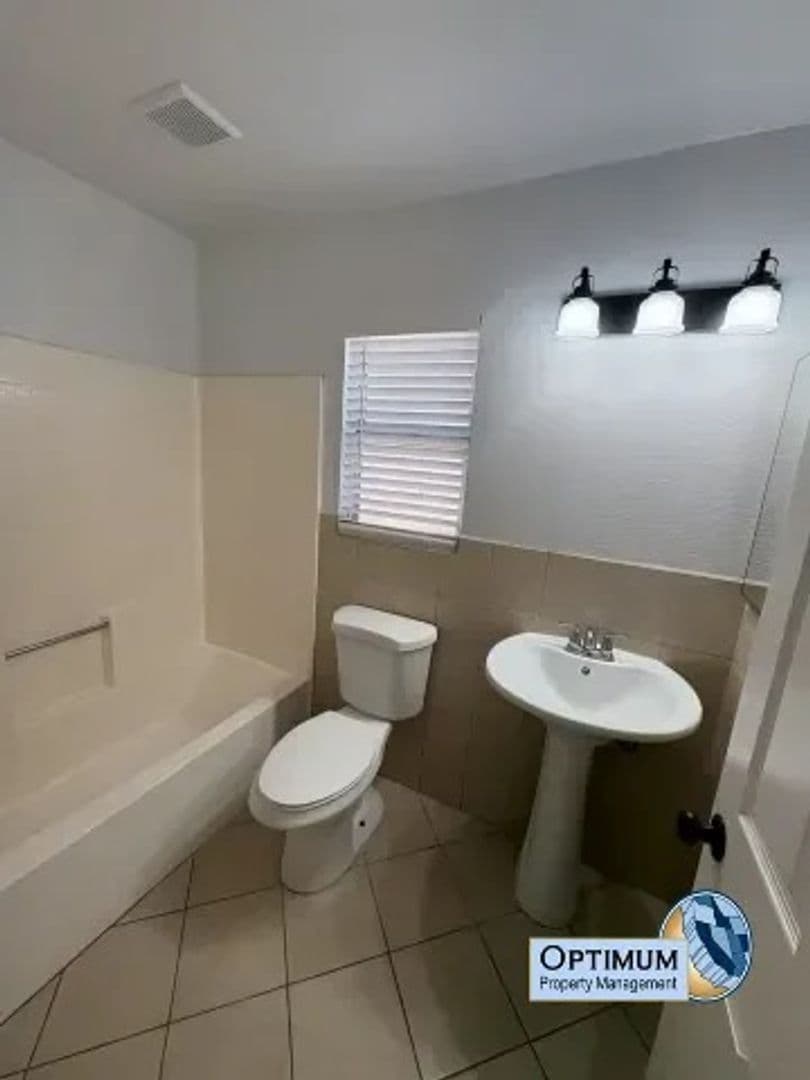 Adelanto House: 15036 Milford Ave