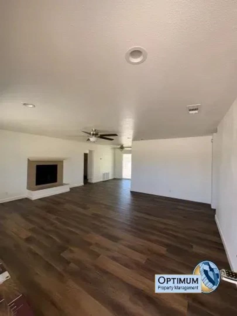 Hesperia House: 9295 Verdugo Ave