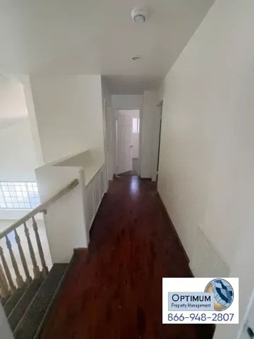 Victorville House: 17065 Grand Mammoth Pl.