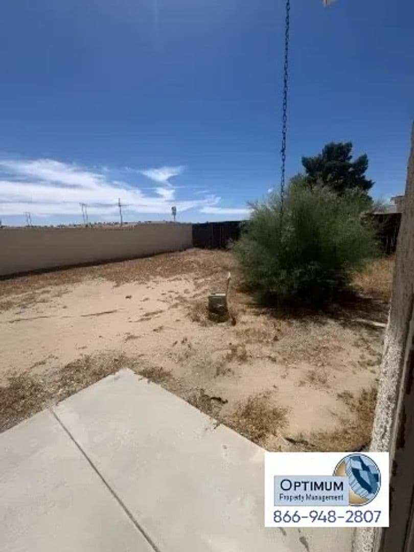 Victorville House: 17065 Grand Mammoth Pl.