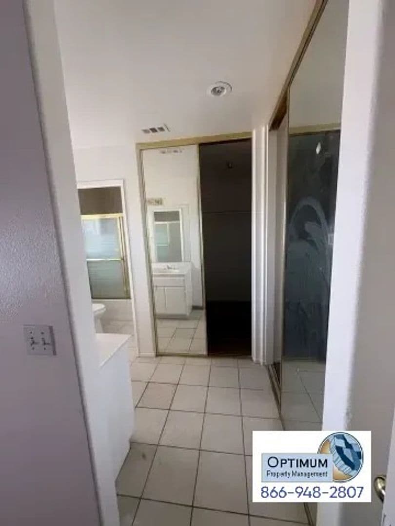 Victorville House: 17065 Grand Mammoth Pl.