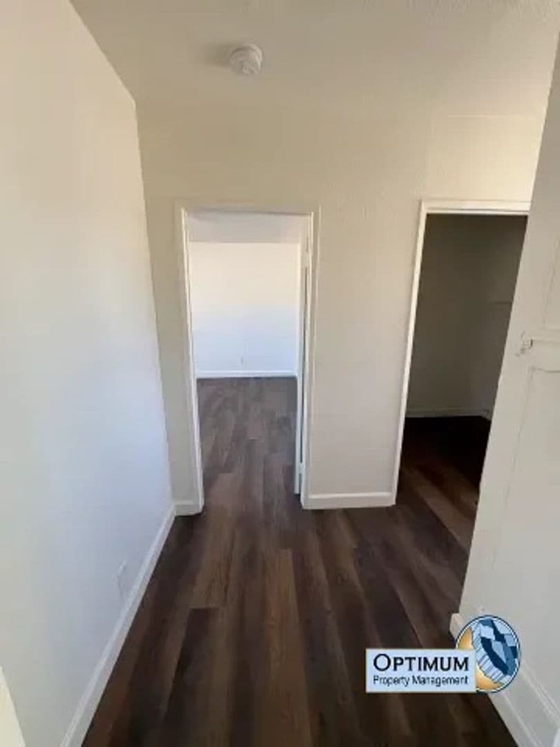 Hesperia House: 9295 Verdugo Ave