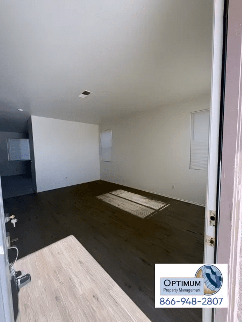 Victorville House: 15952 Greyrock St.