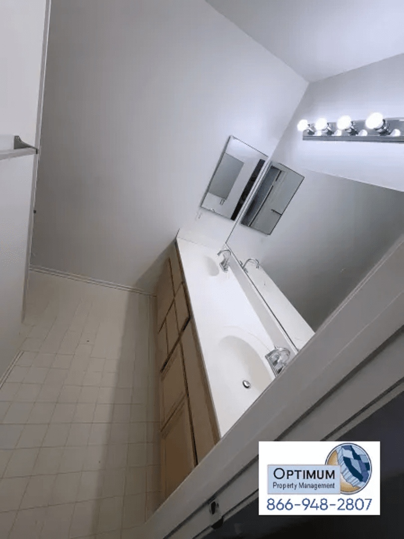 Victorville House: 15952 Greyrock St.