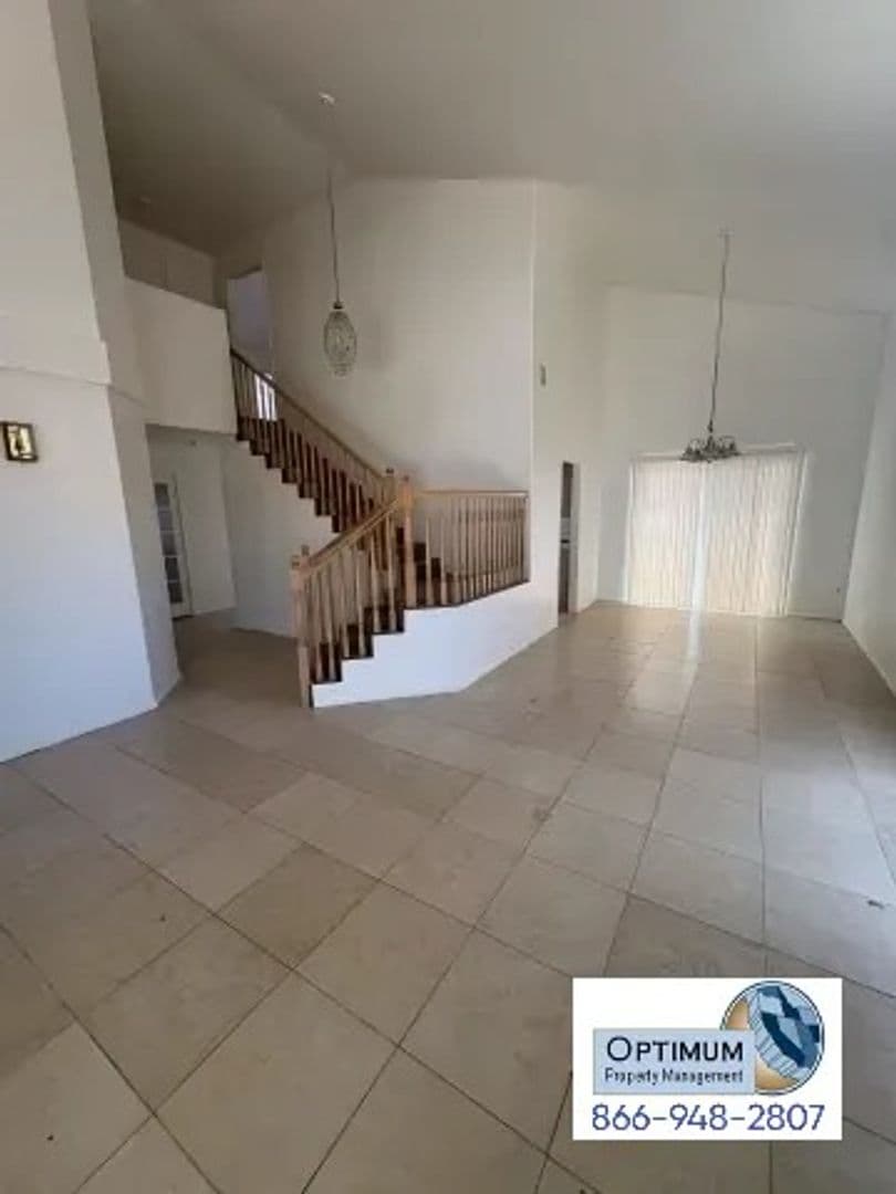Victorville House: 17065 Grand Mammoth Pl.