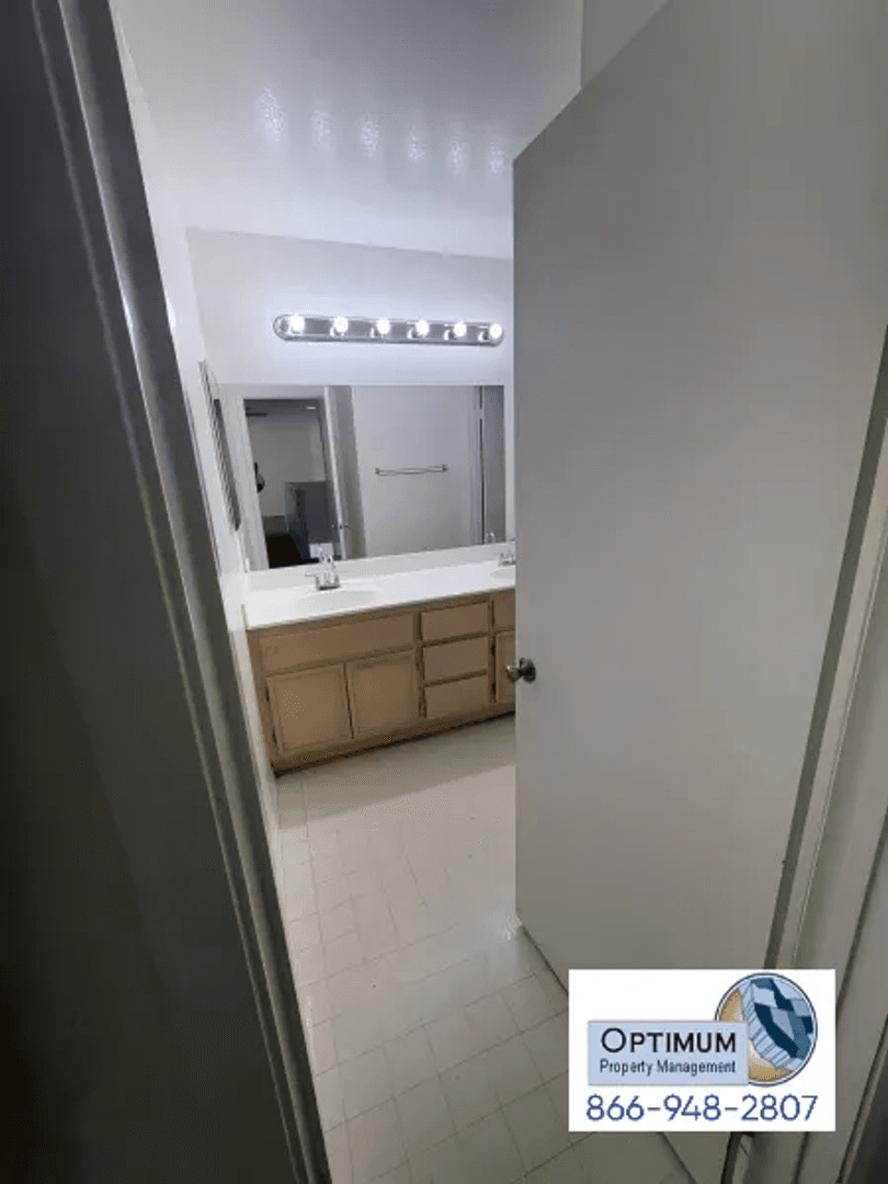 Victorville House: 15952 Greyrock St.