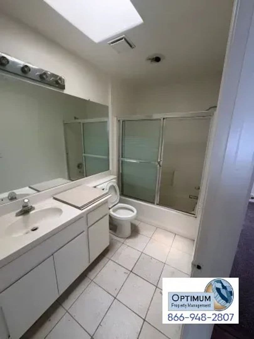 Victorville House: 17065 Grand Mammoth Pl.