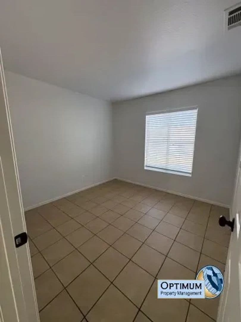 Adelanto House: 15036 Milford Ave