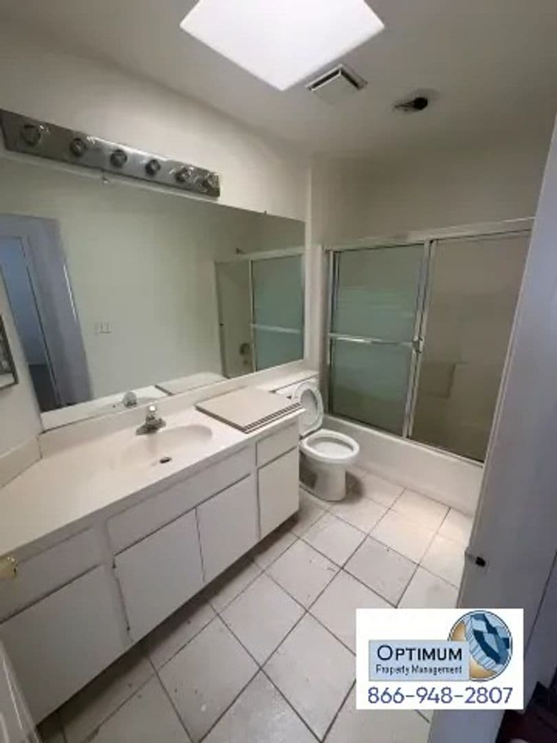 Victorville House: 17065 Grand Mammoth Pl.