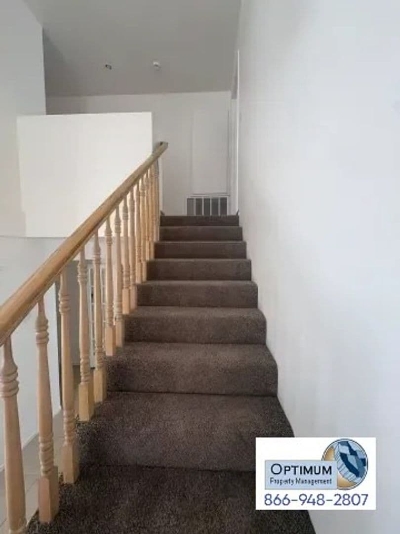 Victorville House: 17065 Grand Mammoth Pl.