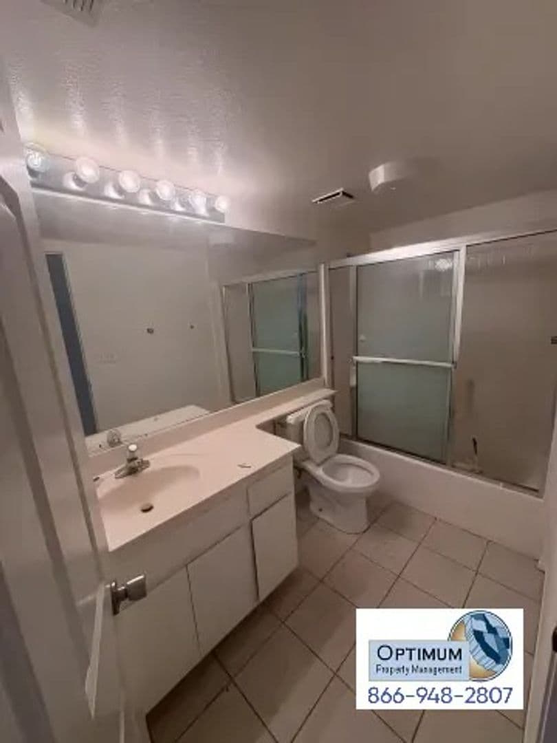 Victorville House: 17065 Grand Mammoth Pl.