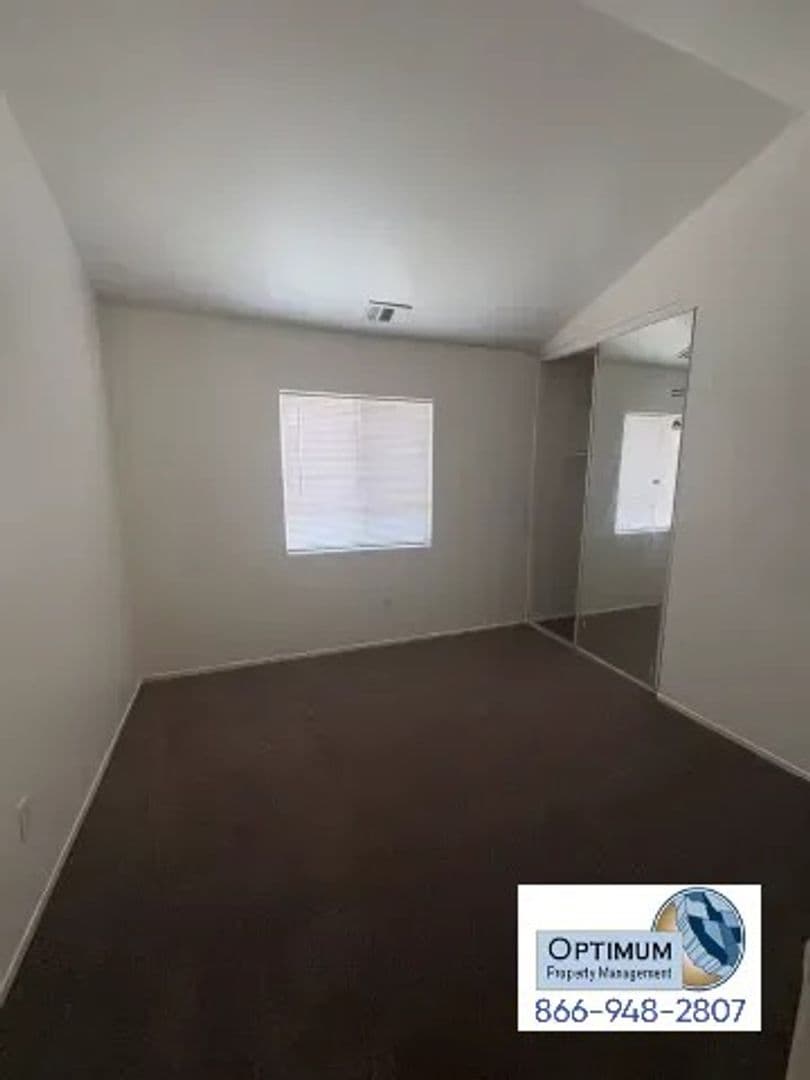 Victorville House: 17065 Grand Mammoth Pl.