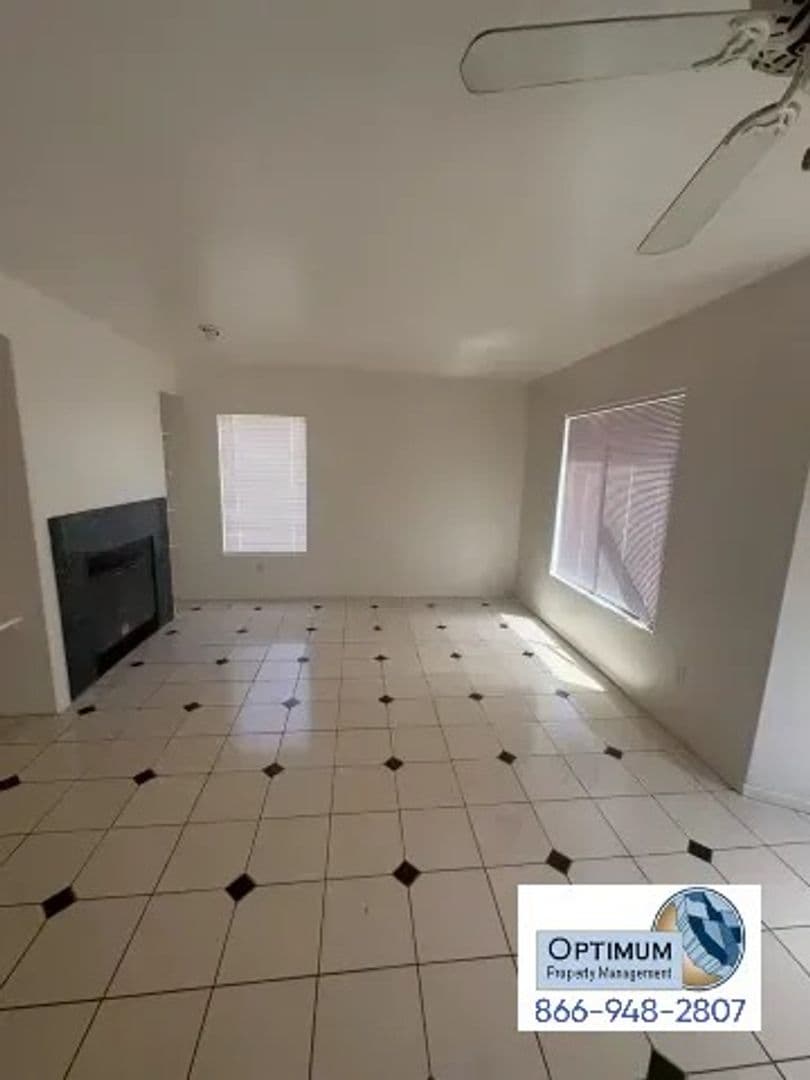 Victorville House: 17065 Grand Mammoth Pl.