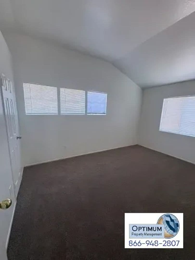 Victorville House: 17065 Grand Mammoth Pl.